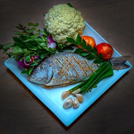 Hotel Athina & Restaurant Чилау Екстериор снимка