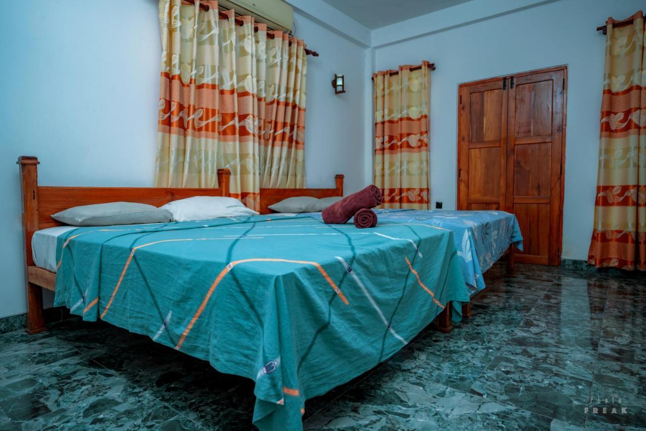 Hotel Athina & Restaurant Чилау Екстериор снимка