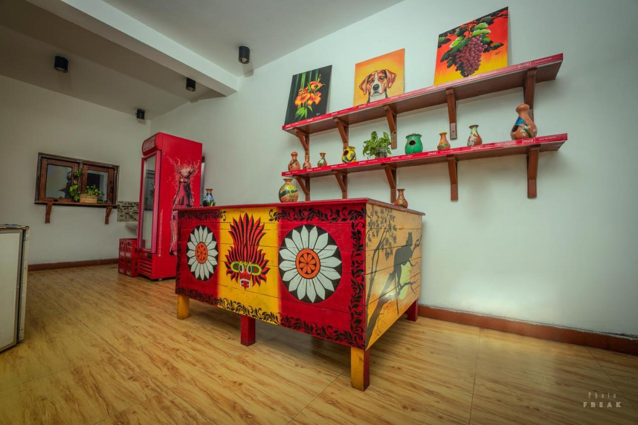 Hotel Athina & Restaurant Чилау Екстериор снимка