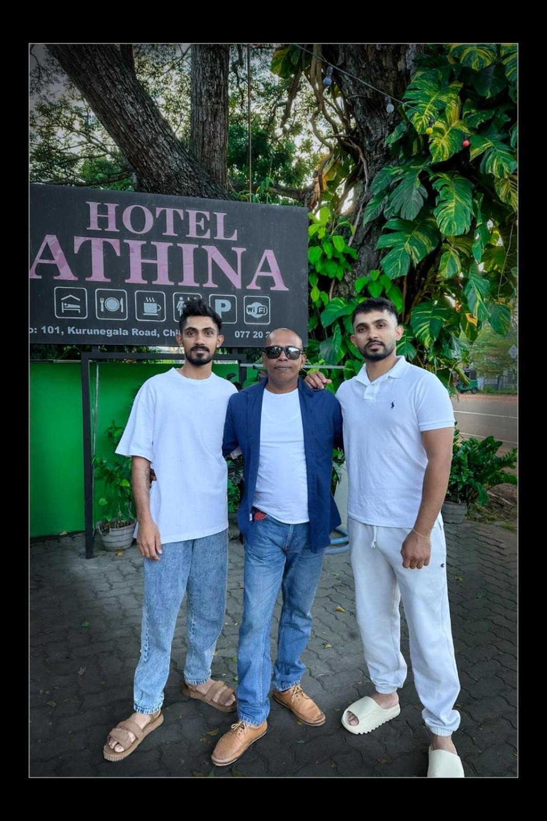 Hotel Athina & Restaurant Чилау Екстериор снимка