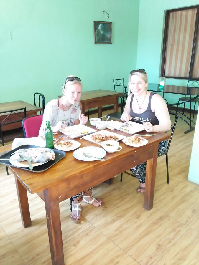 Hotel Athina & Restaurant Чилау Екстериор снимка